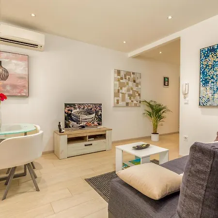 Silver Luxury Apartment