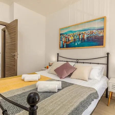 Silver Luxury Apartment *