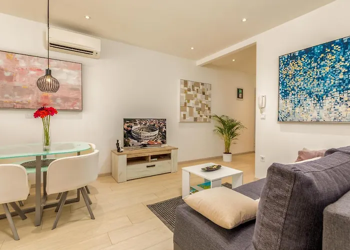 Silver Luxury Apartment