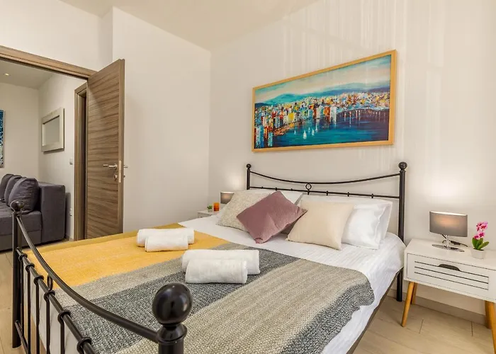 Silver Luxury Apartment *